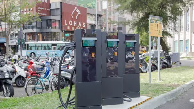 竹市府於北大路停車場設置全台首座電動公車公共充電樁。(圖/新竹市政府提供)