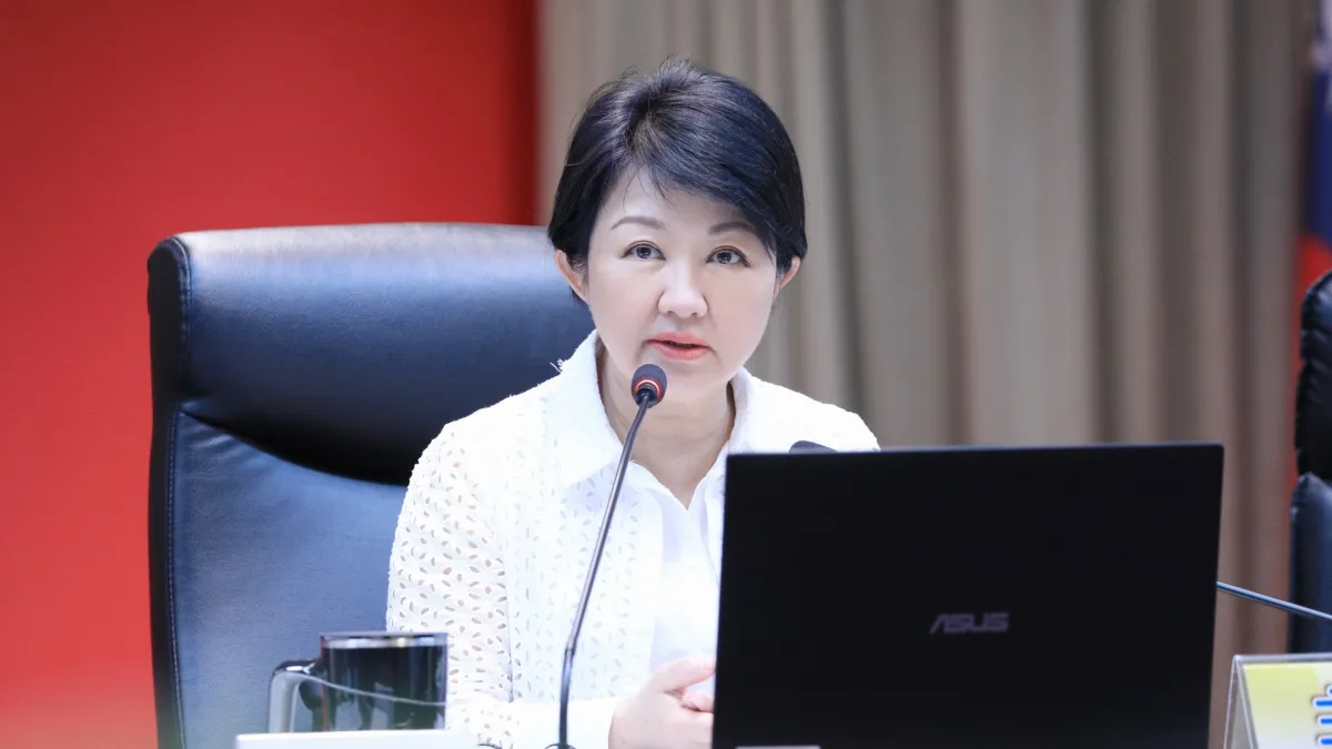 台中市長盧秀燕28日主持道路交通安全會報,指示台中道安團隊持續透過多元宣導與科技執法等方式,打造「台中好行」的友善環境。(圖/台中市政府)