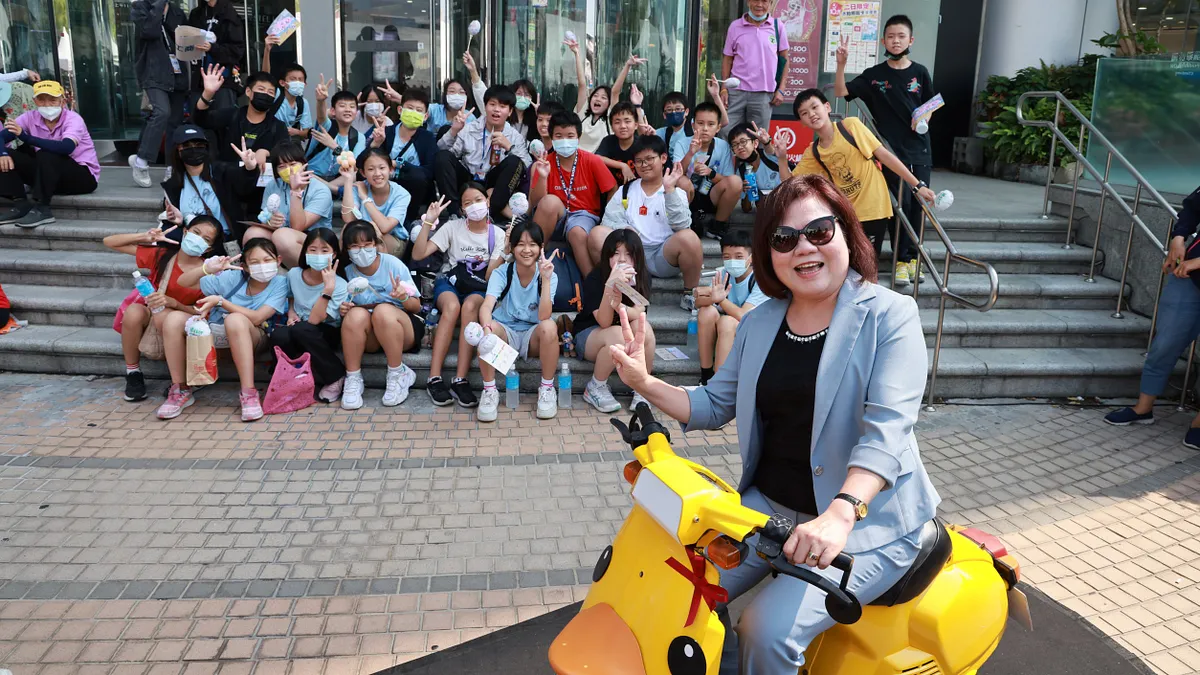 高分署舉辦「2024 Maker遊樂園」,吸引許多大小朋友參加。(圖/勞動力發展署高屏澎東分署提供)