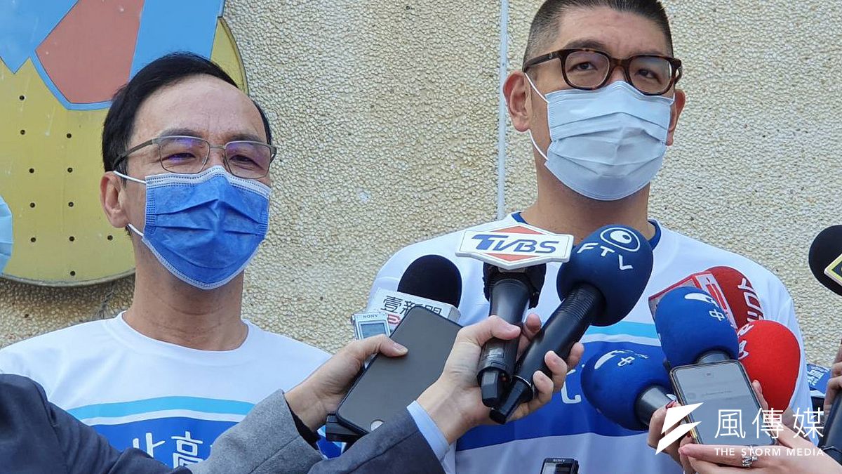 連勝文(右)再拋國民黨應該成集體領導體制議題,並認為國民黨應拋棄期待救世主的文化。(資料照,方炳超攝) 連勝文(右)再拋國民黨應該成集體領導體制議題,並認為國民黨應拋棄期待救世主的文化。(資料照,方炳超攝)