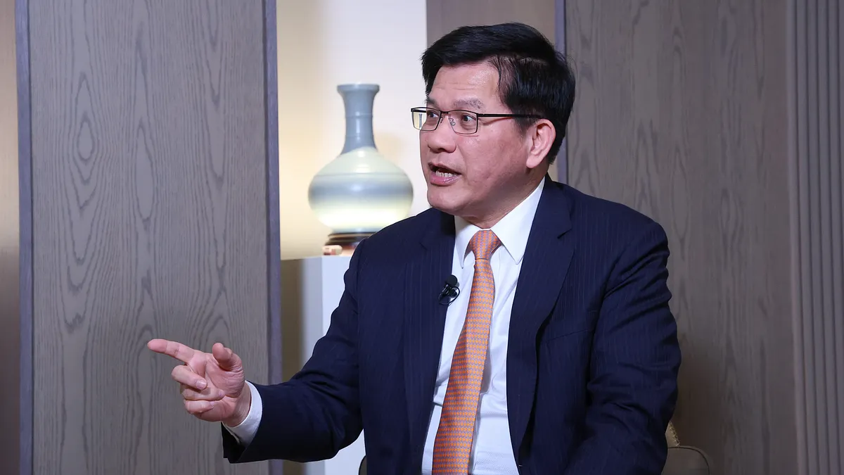 台湾の外交部長・林佳龍氏がメディアのインタビューを受け、「台灣人は今すぐ日本観光へ行くべきだ」と述べた。日台友好は具体的行動で示すべきであり、日本はこれまで台湾を非常に支持してきた。今、中国からの圧力を受ける日本を台湾は支持すべきだ。(写真/顏麟宇撮影) 台湾の外交部長・林佳龍氏がメディアのインタビューを受け、「台灣人は今すぐ日本観光へ行くべきだ」と述べた。日台友好は具体的行動で示すべきであり、日本はこれまで台湾を非常に支持してきた。今、中国からの圧力を受ける日本を台湾は支持すべきだ。(写真/顏麟宇撮影)