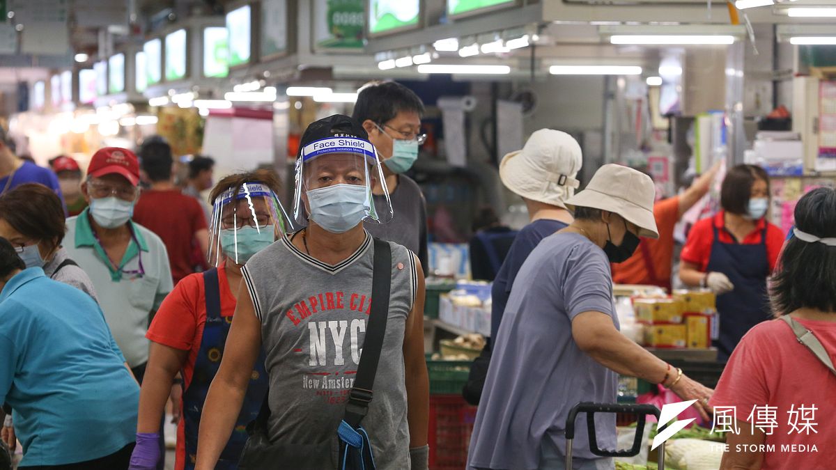陳時中說,運動、唱歌、拍照及直播、錄影、主持、報導、致詞、演講、講課等談話性質工作或活動的正式拍攝或進行時,恢復為須戴口罩。(資料照/顏麟宇攝) 陳時中說,運動、唱歌、拍照及直播、錄影、主持、報導、致詞、演講、講課等談話性質工作或活動的正式拍攝或進行時,恢復為須戴口罩。(資料照/顏麟宇攝)