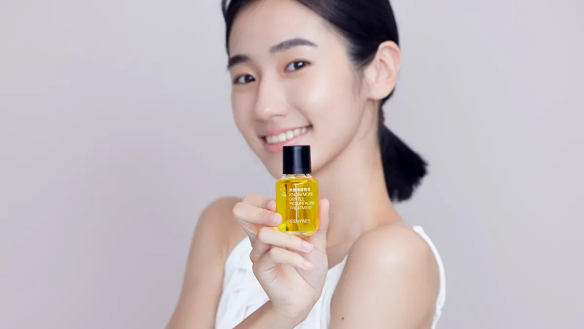 綠藤生機「無酸煥膚精華」掀起美容界 0% 酸的煥膚革命。迄今上市週年熱銷超過 25,000 瓶,累積超過 900 則顧客真實回饋,9 成多用戶給予正面評價(圖片來源:綠藤生機)