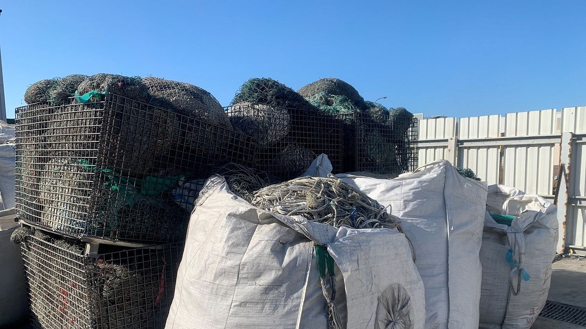 中市環保局將回收的廢漁網媒合交付回收處理業者,變賣金額全數繳回海保署,歡迎台中市漁民踴躍參與-回收廢漁網打包。(圖/台中市政府提供) 中市環保局將回收的廢漁網媒合交付回收處理業者,變賣金額全數繳回海保署,歡迎台中市漁民踴躍參與-回收廢漁網打包。(圖/台中市政府提供)