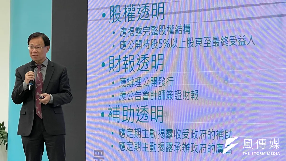 民眾黨不分區立委提名人張啟楷27日上午出席「炒地大亨掌控媒體,獨厚圖利自家政客」記者會,提出修正廣電三法、新聞台應樹立「三大透明」原則等政見。(鍾秉哲攝)
