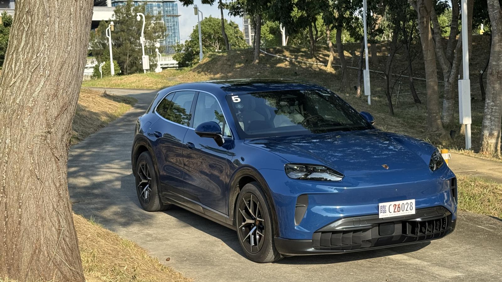 試駕》保時捷Cayenne Electric登場!兼顧家庭出行與極致操控 這台純電休旅車多強?