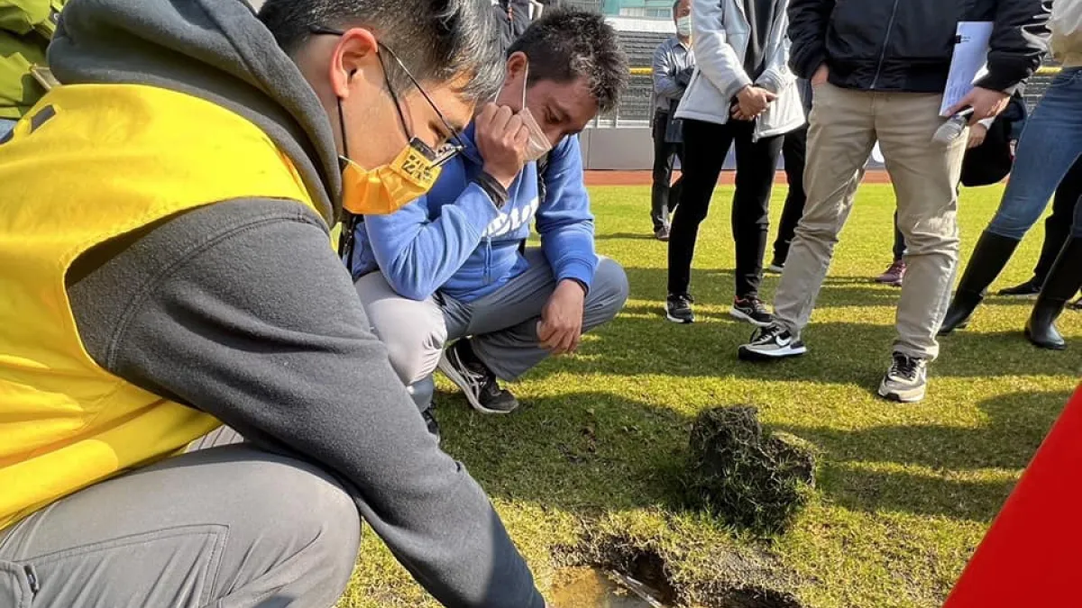 新竹市議員林彥甫說1日議會監督小組現勘新竹棒球場,除查看原有缺失改善情形外,也發現其他新問題。(取自林彥甫臉書)