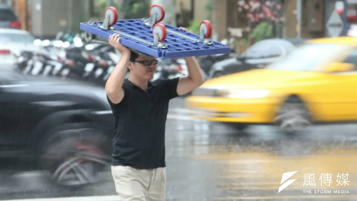春假期間全台下雨機會高,讀者應記得帶傘(資料照,陳明仁攝)