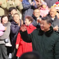 中國國家主席習近平前往北京東城與民眾互動。(美聯社) 中國國家主席習近平前往北京東城與民眾互動。(美聯社)