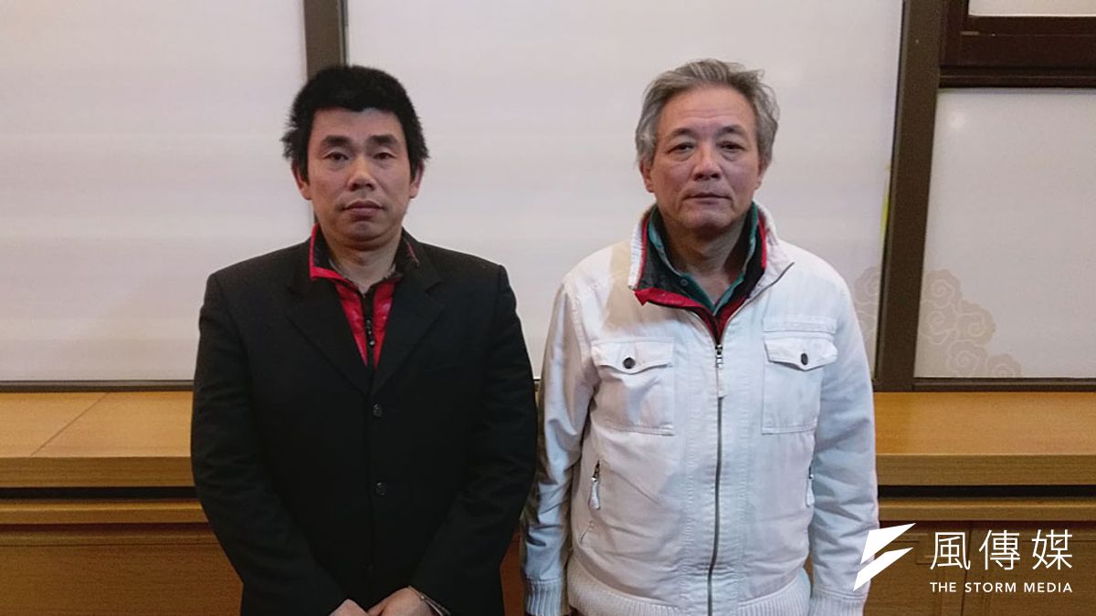 中國民運人士顏伯鈞(左)與劉興聯(右)至今已滯留桃機近3個月。(金哲烈攝) 中國民運人士顏伯鈞(左)與劉興聯(右)至今已滯留桃機近3個月。(金哲烈攝)