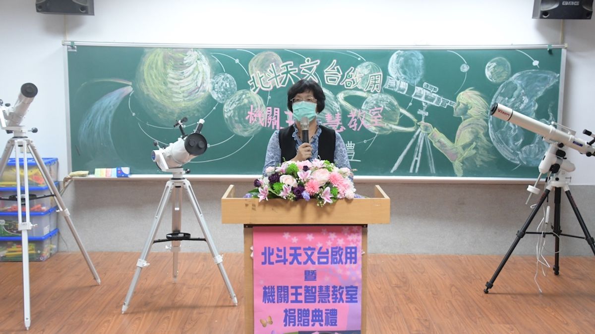 彰化北斗國中因為周邊環境沒有光害,適合天文觀測,在學校設置天文台,縣長王惠美在啟用典禮中表示,希望讓南彰化的師生有更好的學習場域接觸天文。(圖/彰化縣政府提供) 彰化北斗國中因為周邊環境沒有光害,適合天文觀測,在學校設置天文台,縣長王惠美在啟用典禮中表示,希望讓南彰化的師生有更好的學習場域接觸天文。(圖/彰化縣政府提供)
