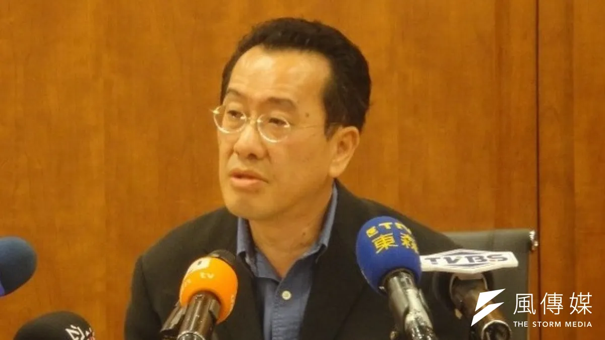 當民進黨多數人逐漸接受支持柯文哲以無黨籍身分參選時,律師顧立雄仍然提出初選機制,決定奮力一搏。(王立柔攝)
