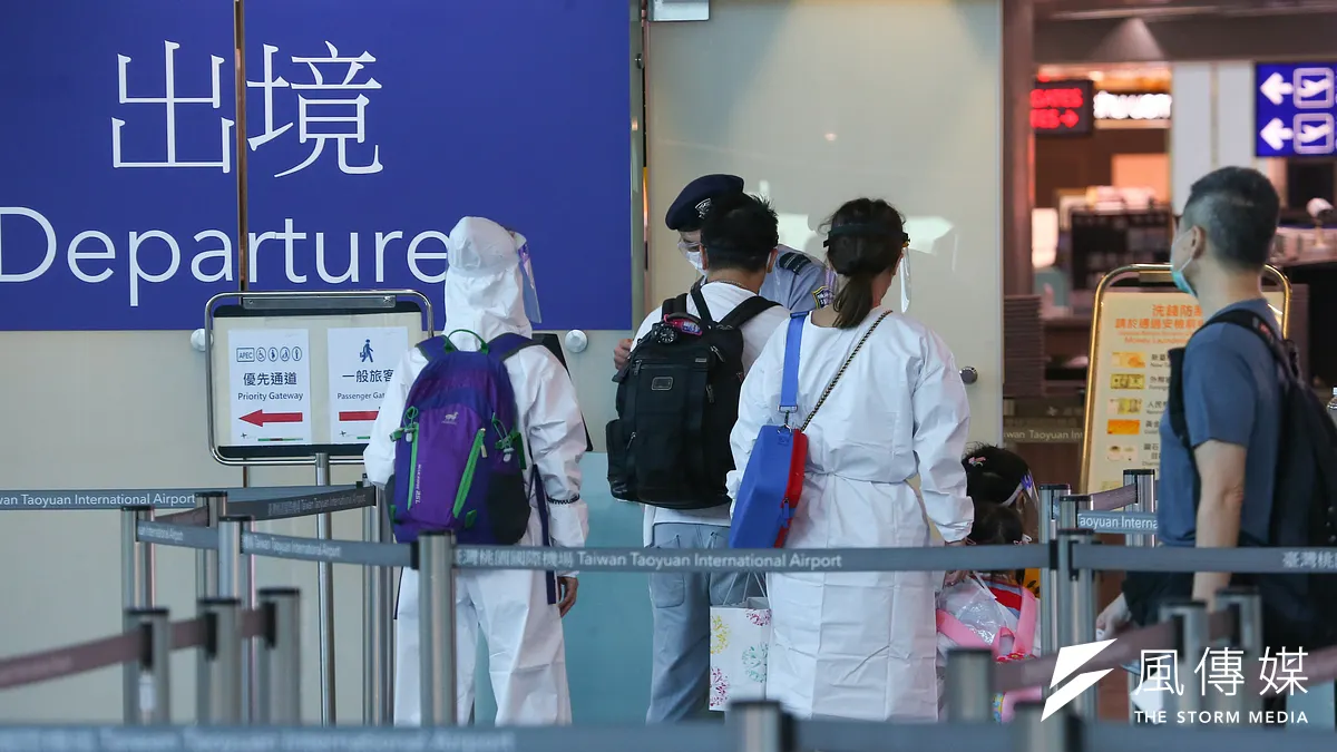 據《ETtoday》最新民調指出,有70.3%民眾認為國外入境檢疫政策應維持7+7或更嚴格的措施。示意圖,與新聞個案無關。(資料照,顏麟宇攝) 據《ETtoday》最新民調指出,有70.3%民眾認為國外入境檢疫政策應維持7+7或更嚴格的措施。示意圖,與新聞個案無關。(資料照,顏麟宇攝)