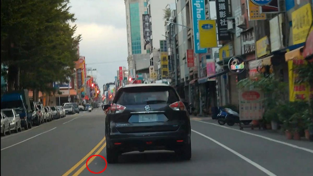 臺東縣政府呼籲民眾要有公德心,亂丟菸蒂、檳榔渣違規者最高罰6千元。(圖/臺東縣政府環境保護局提供) 臺東縣政府呼籲民眾要有公德心,亂丟菸蒂、檳榔渣違規者最高罰6千元。(圖/臺東縣政府環境保護局提供)