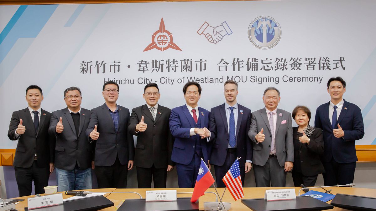 美國密西根州韋恩縣韋斯特蘭市市長凱文‧科爾曼(右四)14日拜會新竹市政府。(圖/新竹市政府提供) 美國密西根州韋恩縣韋斯特蘭市市長凱文‧科爾曼(右四)14日拜會新竹市政府。(圖/新竹市政府提供)