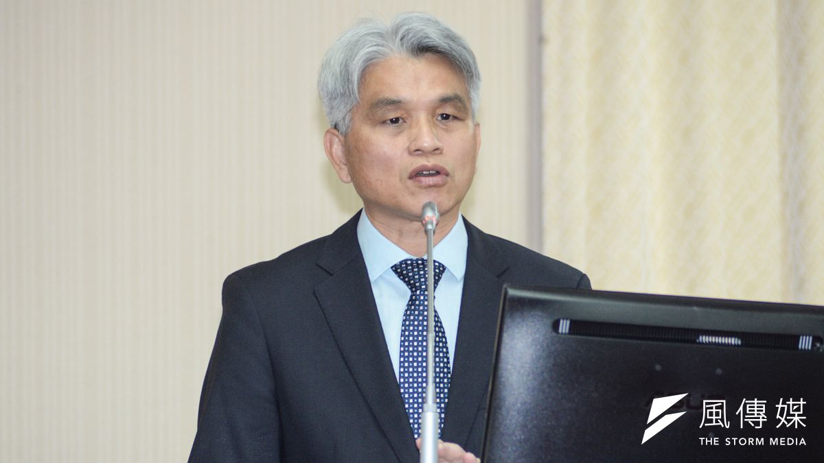 周玉蔻詢問,「是否因處理公投連署案,夾在藍綠中難做人?」讓陳英鈐(見圖)自嘲「對呀,我是豬頭!」(資料照,甘岱民攝) 周玉蔻詢問,「是否因處理公投連署案,夾在藍綠中難做人?」讓陳英鈐(見圖)自嘲「對呀,我是豬頭!」(資料照,甘岱民攝)