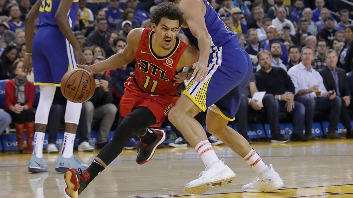 勇士缺人之際碰上楊恩(左)熄火,仍靠著杜蘭特攻下全場最高的29分逆轉老鷹。(美聯社) 勇士缺人之際碰上楊恩(左)熄火,仍靠著杜蘭特攻下全場最高的29分逆轉老鷹。(美聯社)