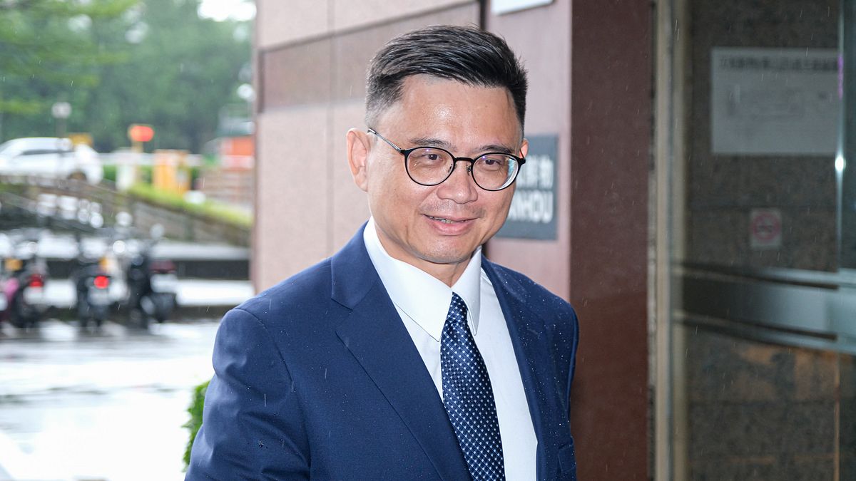 嚇一跳!賴瑞隆突貼陳菊「黑白照」喊想念 媒體人揪他急改1行字:少一句差很多