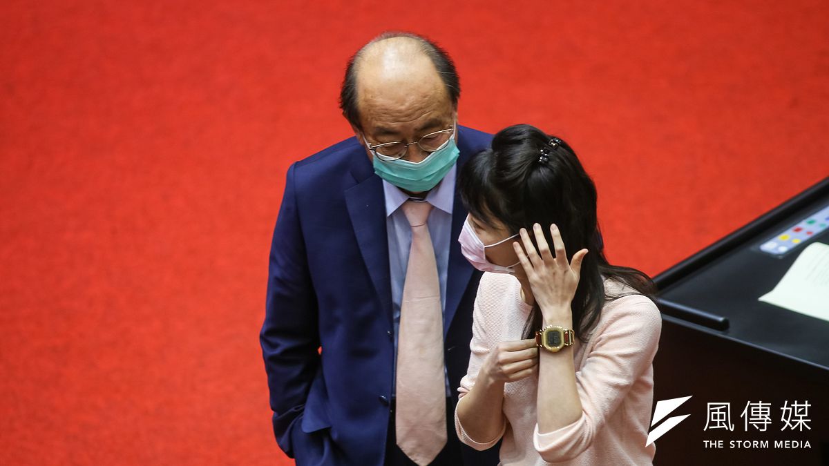 關於紓困條例追加預算修正草案,民進黨團總召柯建銘(見圖)表示,預計20日再進行一次朝野協商,若仍無共識,將在21日表決。(顏麟宇攝) 關於紓困條例追加預算修正草案,民進黨團總召柯建銘(見圖)表示,預計20日再進行一次朝野協商,若仍無共識,將在21日表決。(顏麟宇攝)