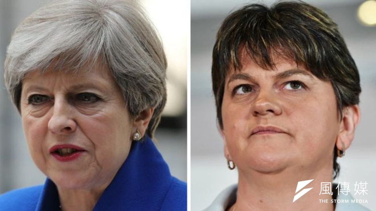 梅伊和北愛民主統一黨(DUP)領袖福斯特。(BBC中文網) 梅伊和北愛民主統一黨(DUP)領袖福斯特。(BBC中文網)