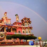 彩虹天邊橫縱二林鎮外竹靈聖宮 網友直呼媽祖顯靈 彩虹天邊橫縱二林鎮外竹靈聖宮 網友直呼媽祖顯靈