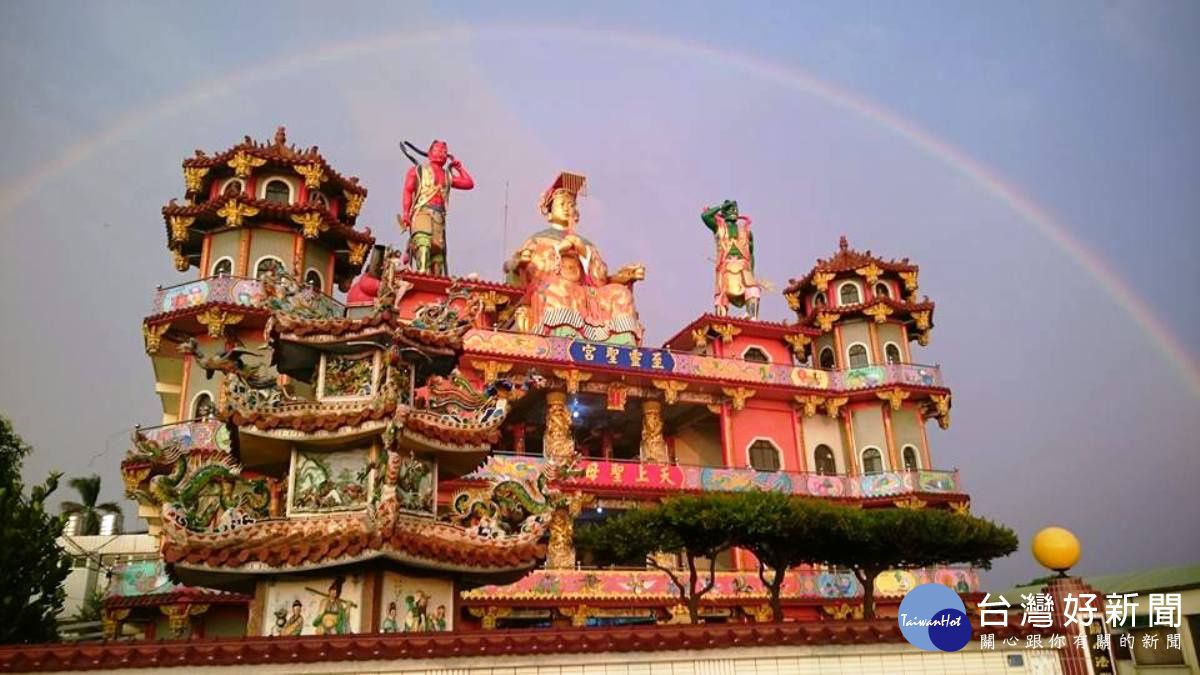 彩虹天邊橫縱二林鎮外竹靈聖宮 網友直呼媽祖顯靈 彩虹天邊橫縱二林鎮外竹靈聖宮 網友直呼媽祖顯靈