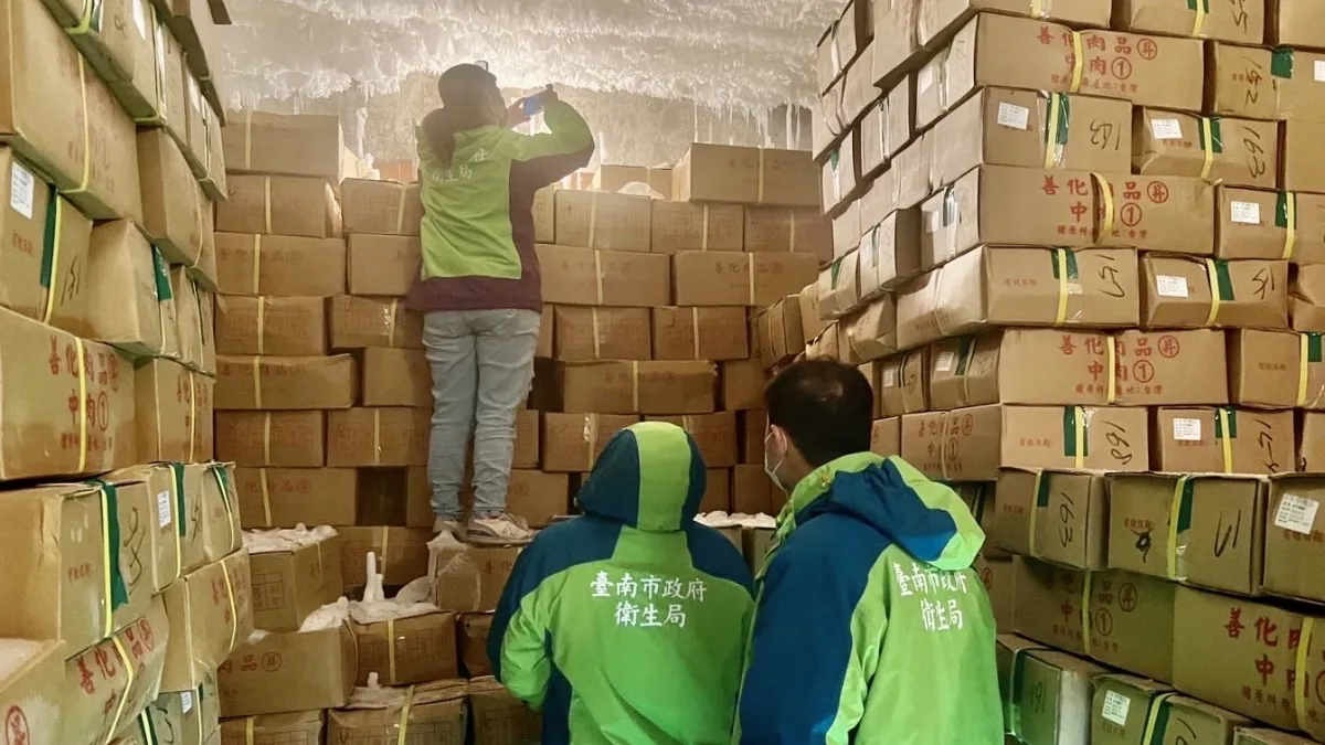 衛生局亦針對民眾陳情及曾違反衛生法規的食品業者,辦理跨局處聯合稽查。(圖/台南市府提供)