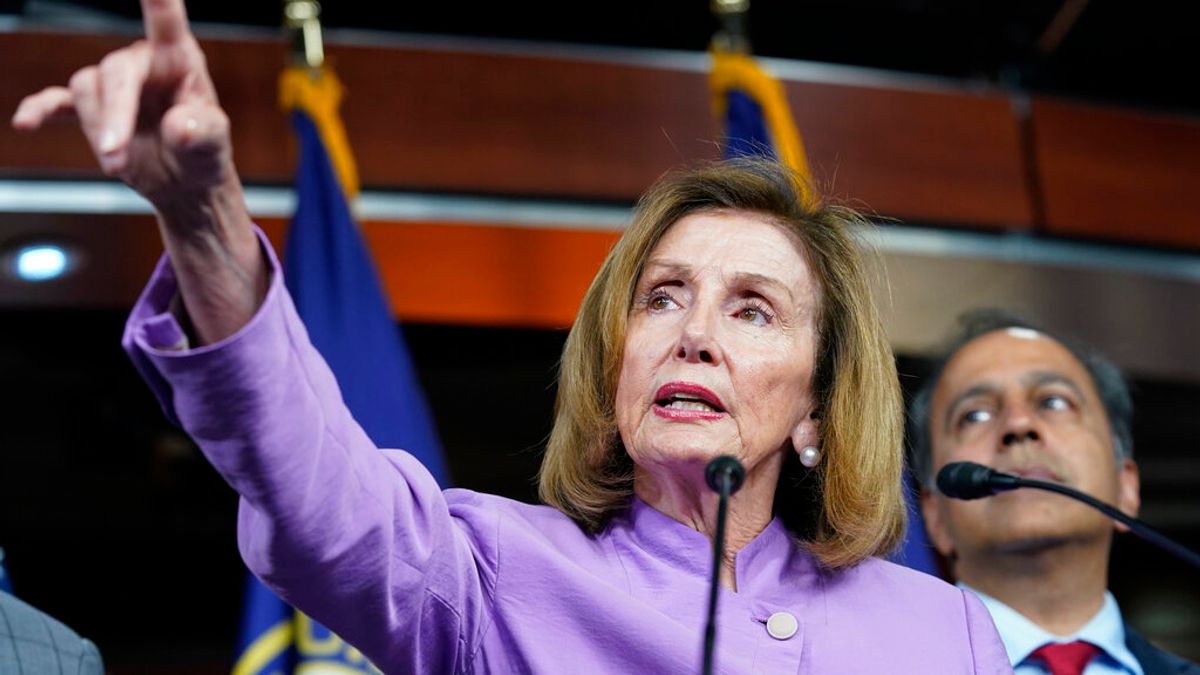 美國聯邦眾議院議長裴洛西表示,她訪台目的就是要彰顯美台關係,以及向台灣擁抱民主的熱情致敬。(美聯社) 美國聯邦眾議院議長裴洛西表示,她訪台目的就是要彰顯美台關係,以及向台灣擁抱民主的熱情致敬。(美聯社)