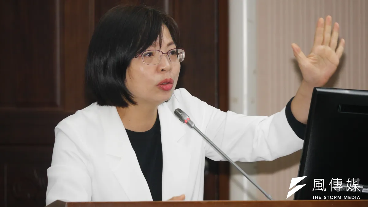 民進黨立委林淑芬質疑衛福部有關寶林茶室的報告結論和三月初的食安專案報告一樣。(蔡親傑攝)