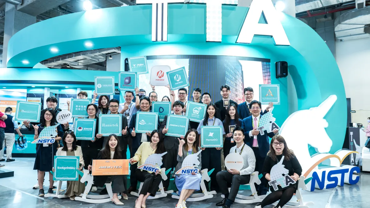 國科會許增如處長(前排右 3)與團隊於 TTA 館前合影。(圖片來源:TTA)
