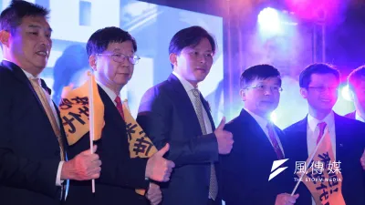 黨主席黃國昌被問及是否與民進黨合作一事,他表示,大家關心時代力量跟民進黨的關係,由於縣市議員選舉是複數選區,時代力量盼在各地亦會成立黨團。(顏麟宇攝)