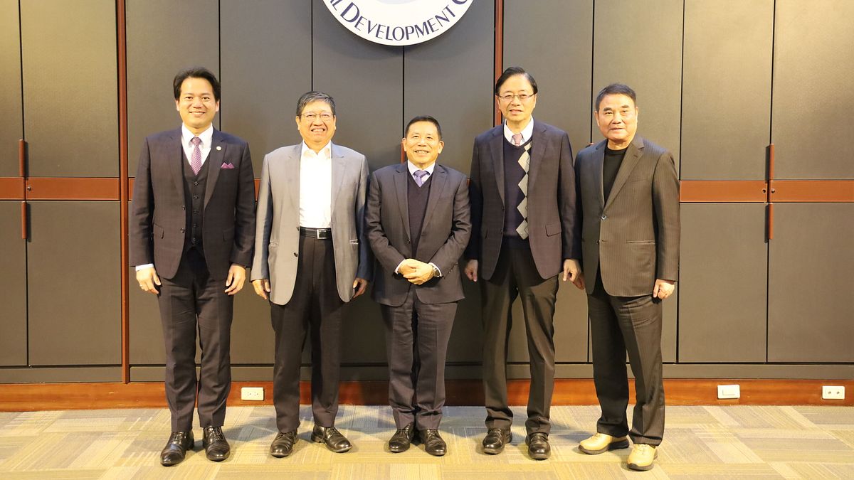 桃竹竹苗4位首長拜會國發會討論大矽谷計劃,積極爭取大新竹輕軌計畫補助。(資料照/新竹市政府提供) 桃竹竹苗4位首長拜會國發會討論大矽谷計劃,積極爭取大新竹輕軌計畫補助。(資料照/新竹市政府提供)