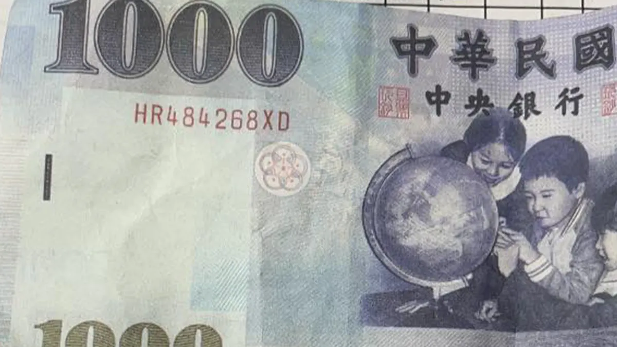 目前警政單位查獲的偽鈔,經鑑定均為印製粗糙、缺乏防偽特徵,且鈔券號碼經常重覆,仿真度不高,只要稍微用心辨識,逃不出大家的法眼。(圖/擷取自爆料公社)
