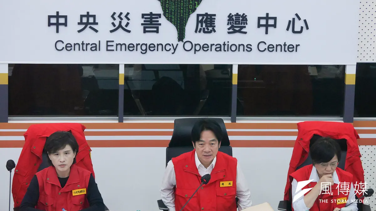 總統賴清德視察中央災害應變中心,在與花蓮縣長徐榛蔚視訊時針對撤離人數看法產生出入。(蔡親傑攝)