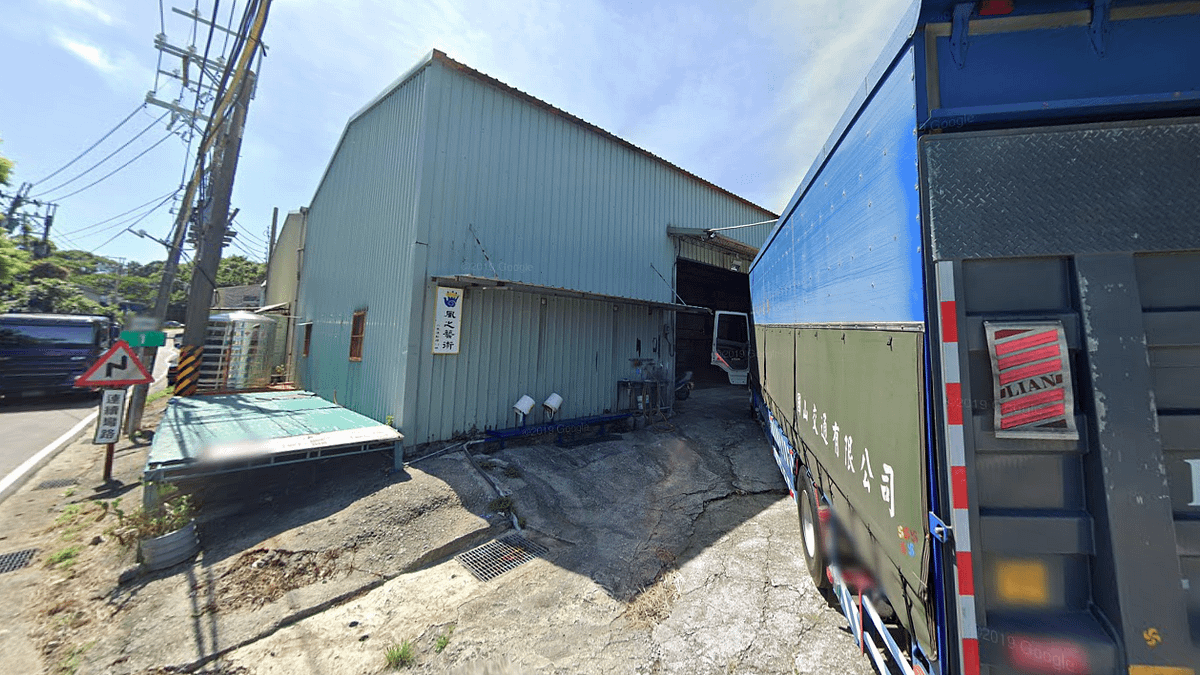 紙風車劇團「風之藝術」工作室6日凌晨慘遭祝融。新北市政府表示,該工作室屬違建,但若未來要原地重建,市府也將強制拆除。(取自GOOGLE MAPS) 紙風車劇團「風之藝術」工作室6日凌晨慘遭祝融。新北市政府表示,該工作室屬違建,但若未來要原地重建,市府也將強制拆除。(取自GOOGLE MAPS)