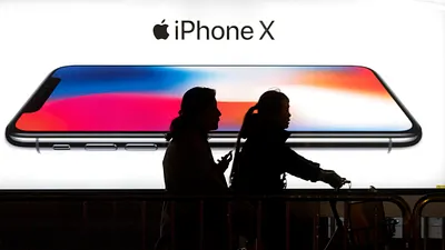 面對中國經濟下滑、消費者普遍不埋單新款iPhone XR困境,蘋果能否從硬體品牌過度到服務品牌,將主導今年的業績表現。(AP)