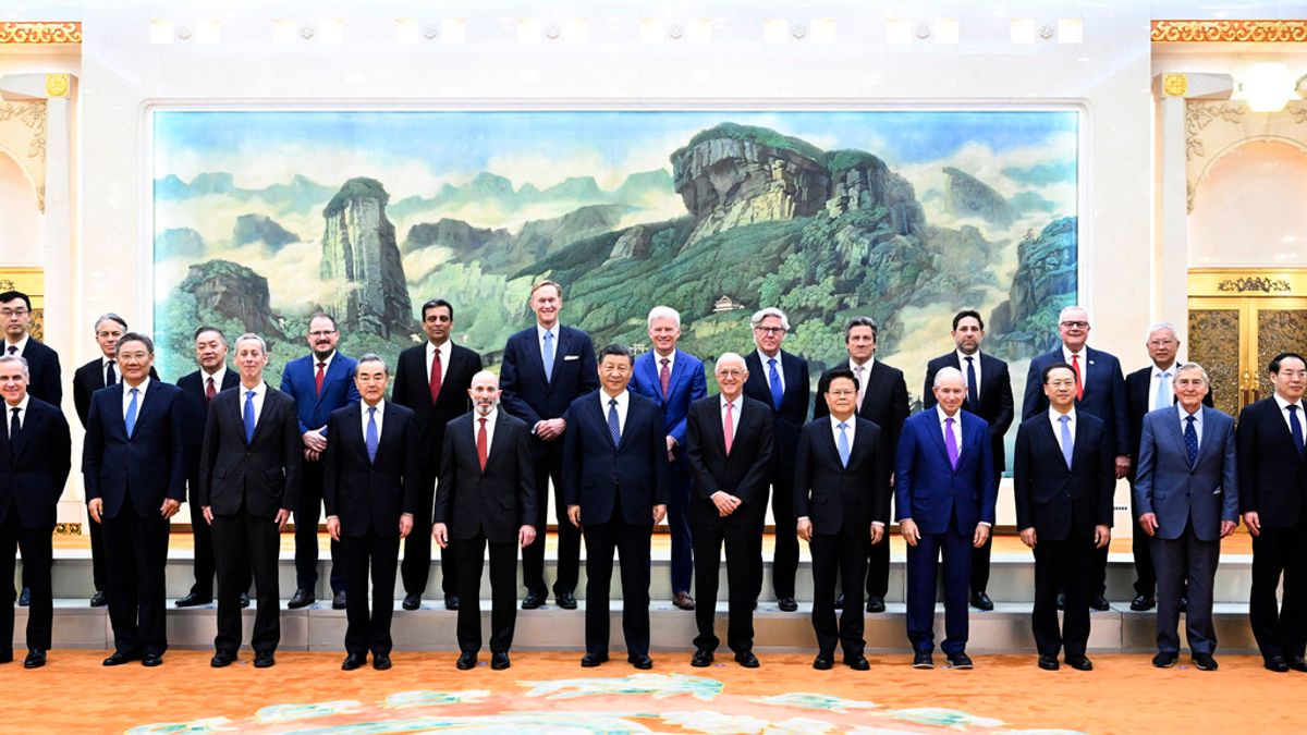 2024年3月27日,中國國家主席習近平在北京人民大會堂與美國商界、戰略界和學術界代表合照。(美聯社) 2024年3月27日,中國國家主席習近平在北京人民大會堂與美國商界、戰略界和學術界代表合照。(美聯社)