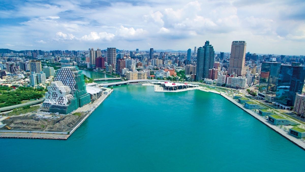 高雄市近年來陸續完成許多代表性建築,為經濟發展注入能量。(圖/高雄市工務局提供) 高雄市近年來陸續完成許多代表性建築,為經濟發展注入能量。(圖/高雄市工務局提供)