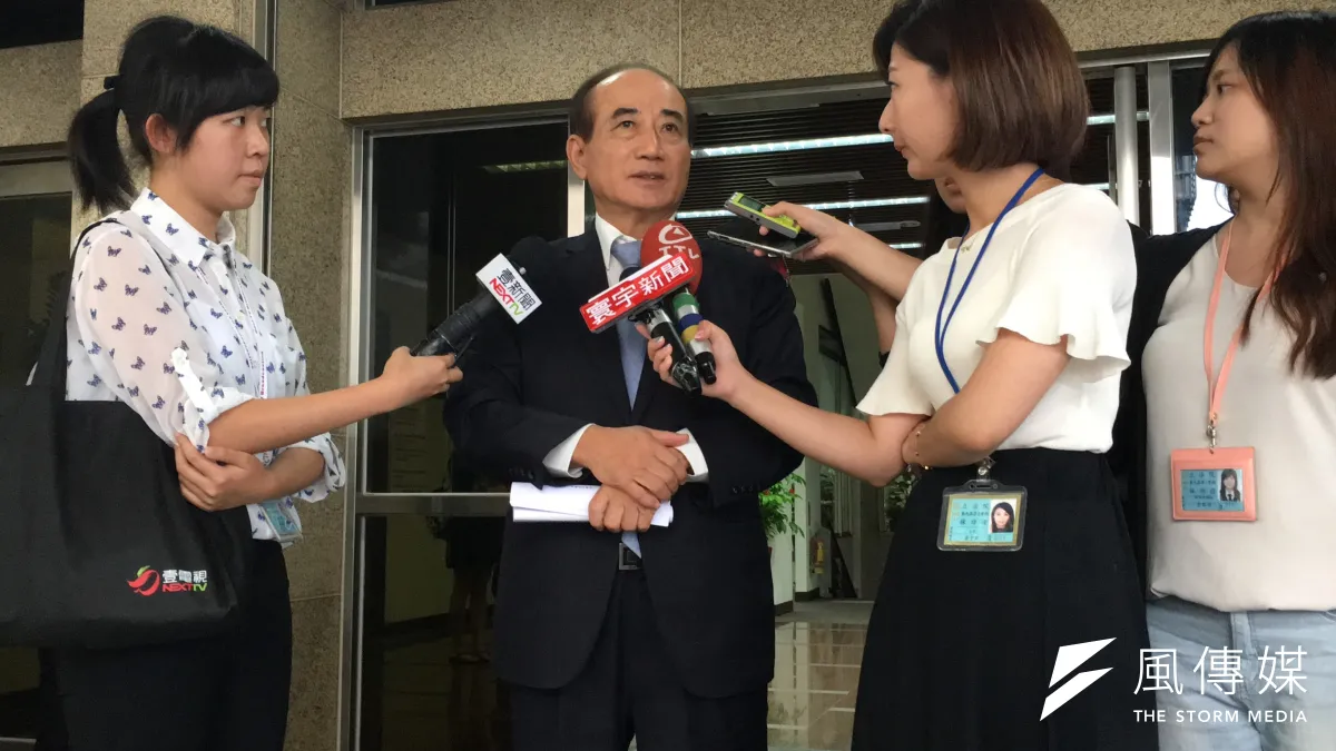 外傳前立法院長王金平近日已私下婉拒總統蔡英文出任海基會董事長,對此,王金平下午表示,「沒有拒絕的問題,一切還是尊重領導當局。」(周怡孜攝)