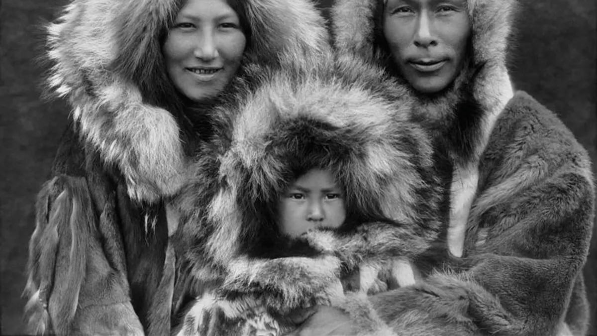 聚居阿拉斯加一帶的原住民因紐皮雅特人(Inupiat),過去沒有發展出自己的書寫文字系統,文化保存陷入困難。(圖/維基百科)