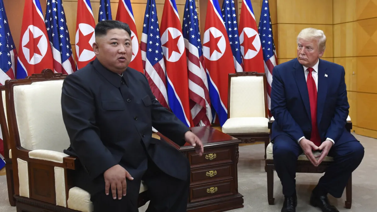 金正恩與川普2019年6月30日在韓國非軍事區的板門店自由之家舉行會談。(美聯社)
