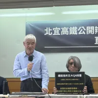 賀陳旦(左二)今(25)日在《中午來開匯》專訪提及2025年8月10日環境大會通過了以後,他們就針對該案提起訴願,希望該件事情要讓環境評估諸多不合理的地方。(資料照,蔣帆威攝) 賀陳旦(左二)今(25)日在《中午來開匯》專訪提及2025年8月10日環境大會通過了以後,他們就針對該案提起訴願,希望該件事情要讓環境評估諸多不合理的地方。(資料照,蔣帆威攝)