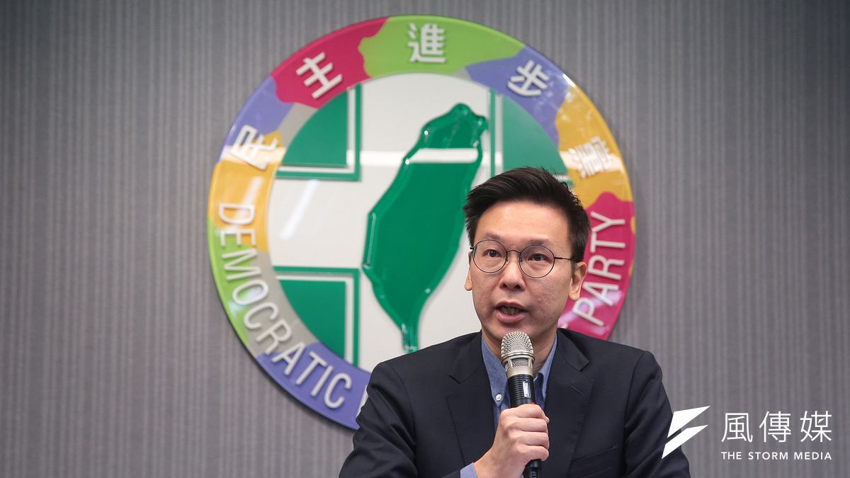 民進黨前副秘書長林飛帆批評,國民黨根本就是一邊擴大疑美論、一邊蹭美方智庫,在自由世界裡卻連最基本的國際信賴都做不到。(資料照,顏麟宇攝) 民進黨前副秘書長林飛帆批評,國民黨根本就是一邊擴大疑美論、一邊蹭美方智庫,在自由世界裡卻連最基本的國際信賴都做不到。(資料照,顏麟宇攝)