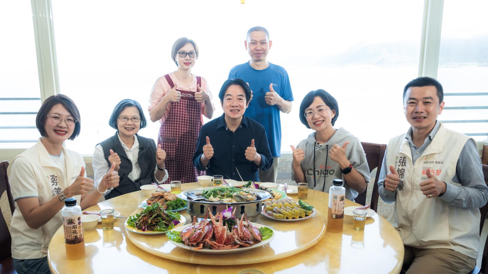 賴清德、蔡英文同框挺蘇巧慧 萬里吃螃蟹喊話:讓北海岸之美被全台看見