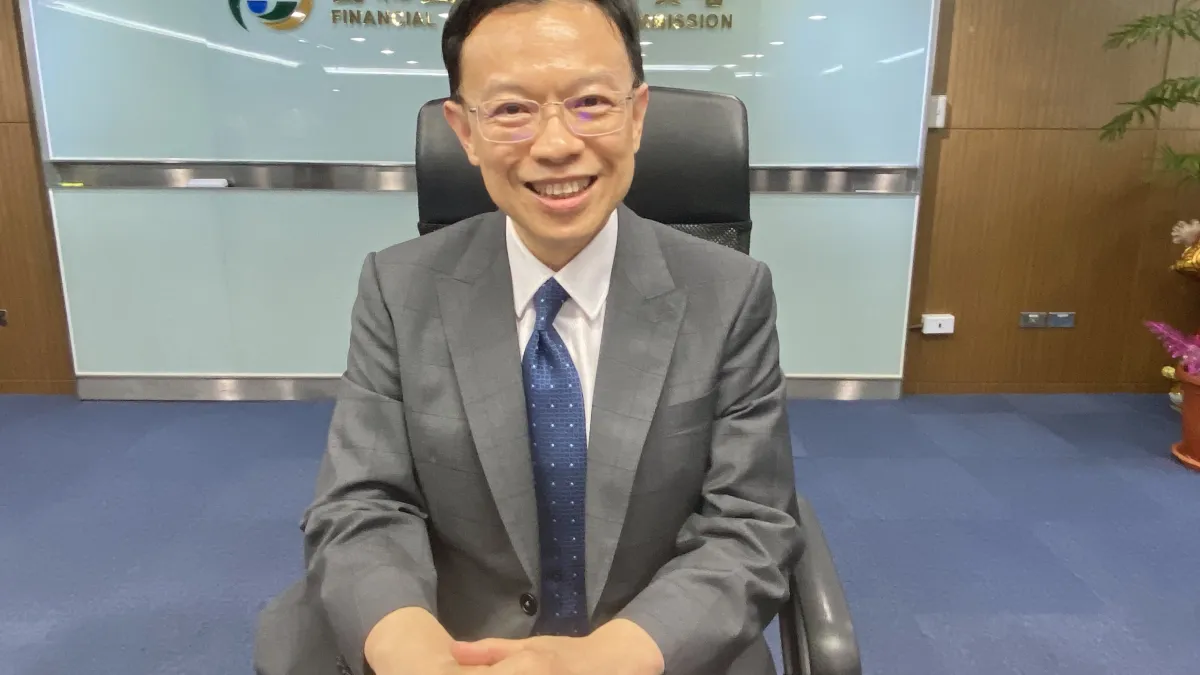 金管會銀行局副局長王允中說明對合庫銀行的裁罰。(陳怡慈攝)