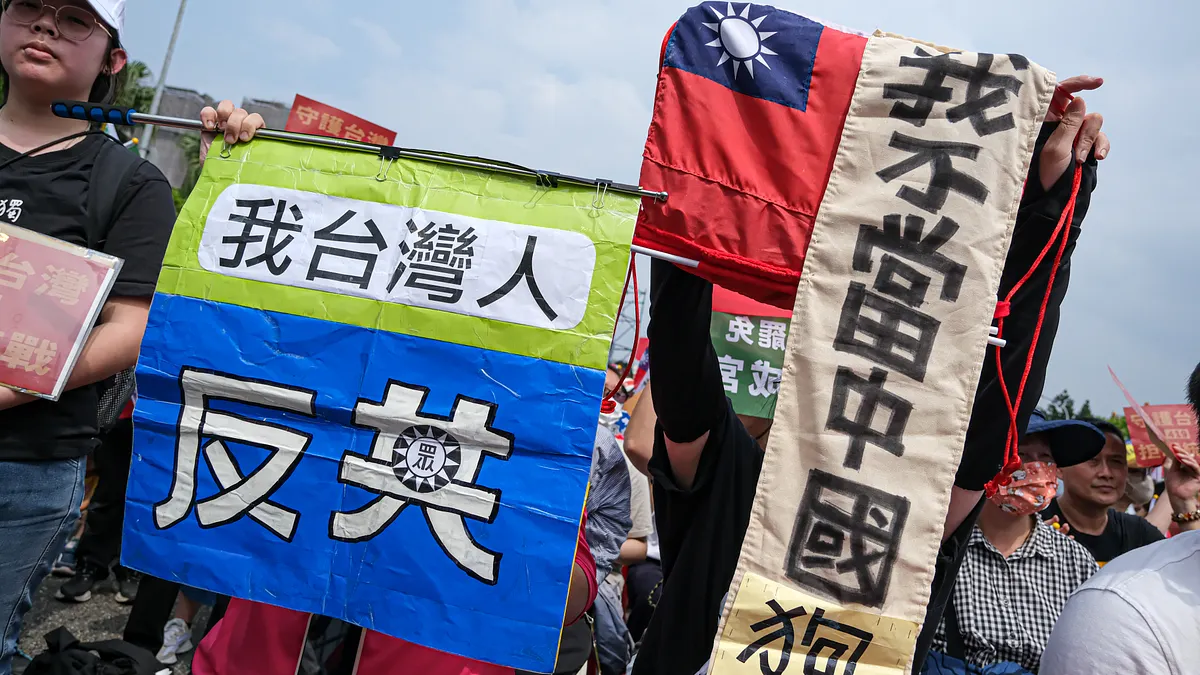 賴政府官員的憲政兩岸定位新解,除了「大內宣」兩國論的作用外,實際上犧牲了陸配群體在台灣的參政權。(資料照,劉偉宏攝) 賴政府官員的憲政兩岸定位新解,除了「大內宣」兩國論的作用外,實際上犧牲了陸配群體在台灣的參政權。(資料照,劉偉宏攝)