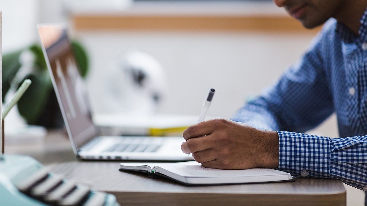 韓國操盤手游牧民每天研究股票到凌晨3點,滾出30億韓圜資產。(示意圖非本人/Pixabay;作者/StockSnap) 韓國操盤手游牧民每天研究股票到凌晨3點,滾出30億韓圜資產。(示意圖非本人/Pixabay;作者/StockSnap)