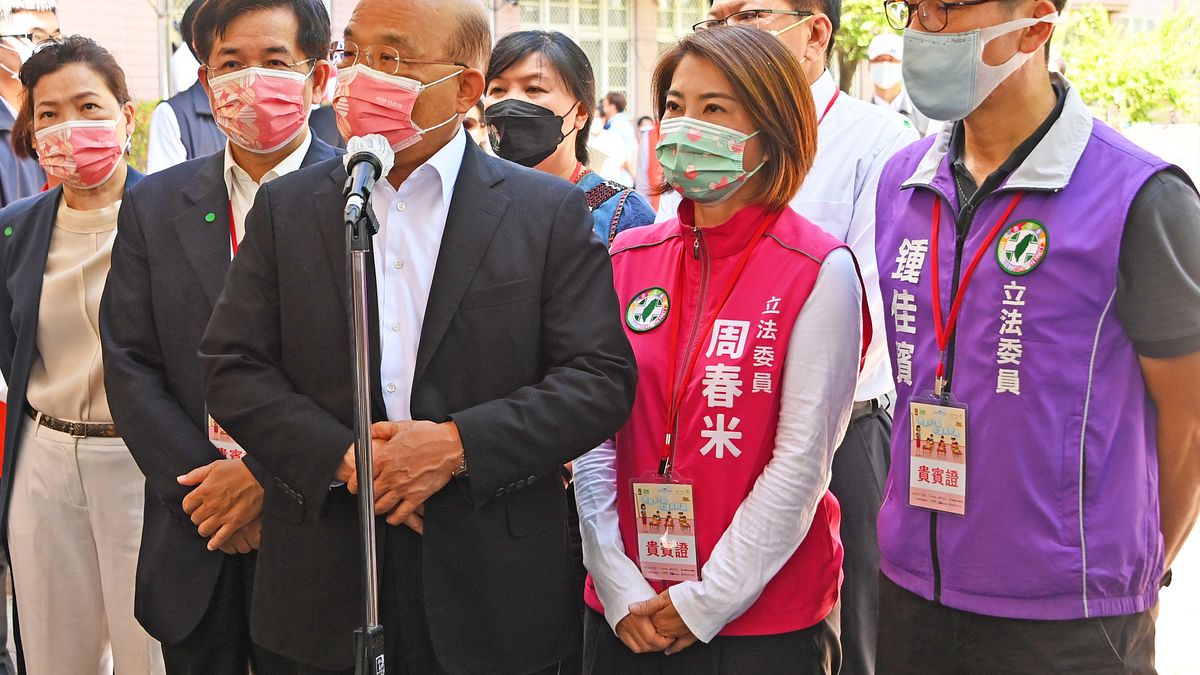 行政院長蘇貞昌率領眾官員至屏東縣宣布「班班有冷氣」正式啟用的大典,教育部也要求各國民中小學設置一定規格之「感謝廠商辛苦的竣工銘牌」函示,又一次證明了這個政府隨時把廠商放在心中最柔軟的地方!(資料照,行政院提供) 行政院長蘇貞昌率領眾官員至屏東縣宣布「班班有冷氣」正式啟用的大典,教育部也要求各國民中小學設置一定規格之「感謝廠商辛苦的竣工銘牌」函示,又一次證明了這個政府隨時把廠商放在心中最柔軟的地方!(資料照,行政院提供)