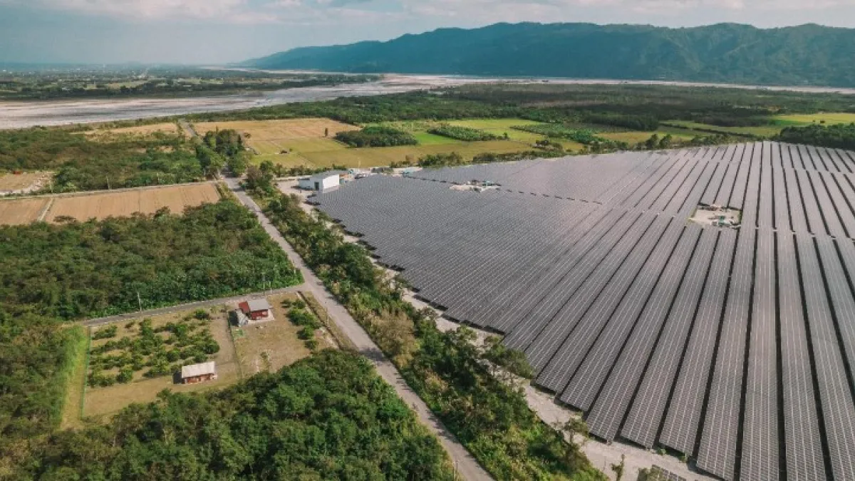 能源轉型為全球趨勢,種樹及種電如何平衡,需要從社會、經濟、科學各面向通盤考量。(圖/擷取自業者網站)