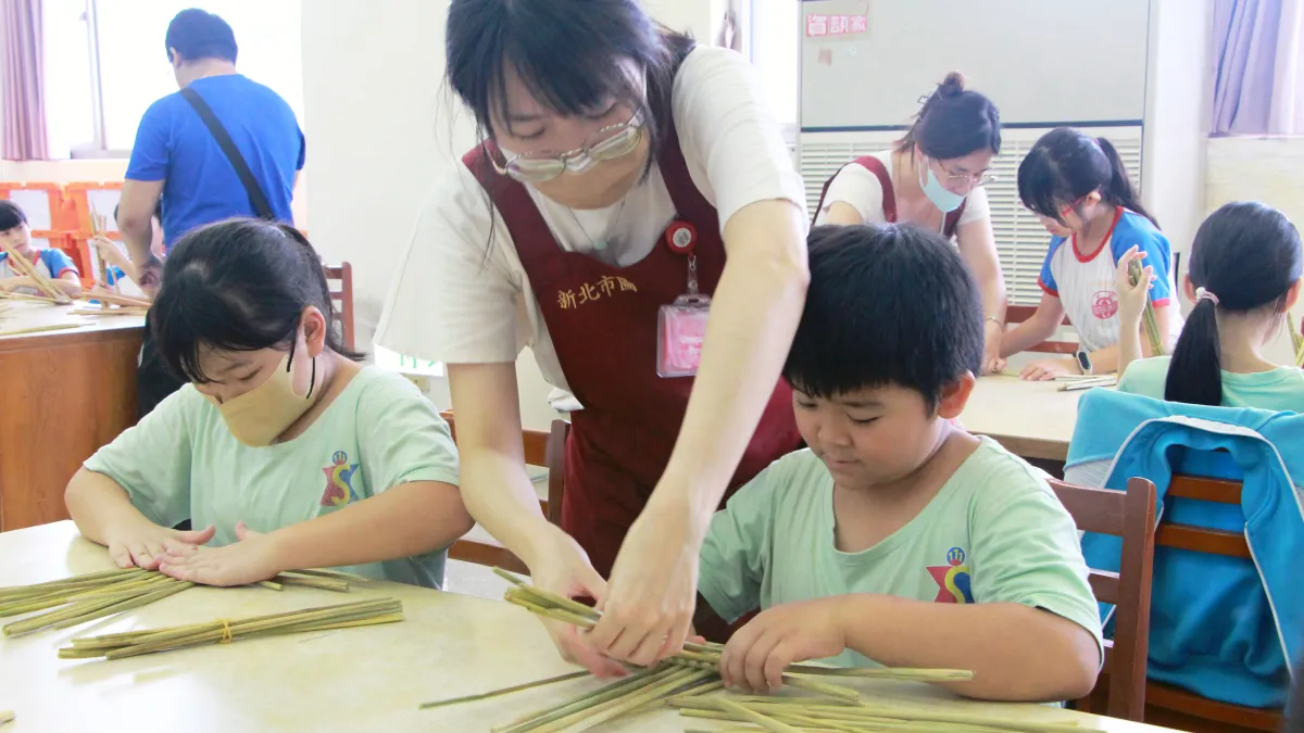 新北市立 圖書館三芝分館規劃「SDGs閱讀永續書展」,鼓勵孩童透過閱讀培養永續觀念,同時用淺顯易懂的方式讓孩子從日常生活中落實永續發展目標。(圖/ 新北市立圖書館)
